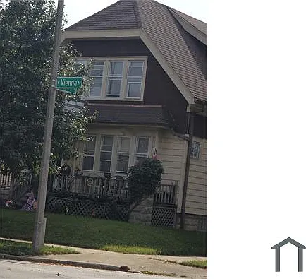 1935 W Vienna Ave — Photo 10