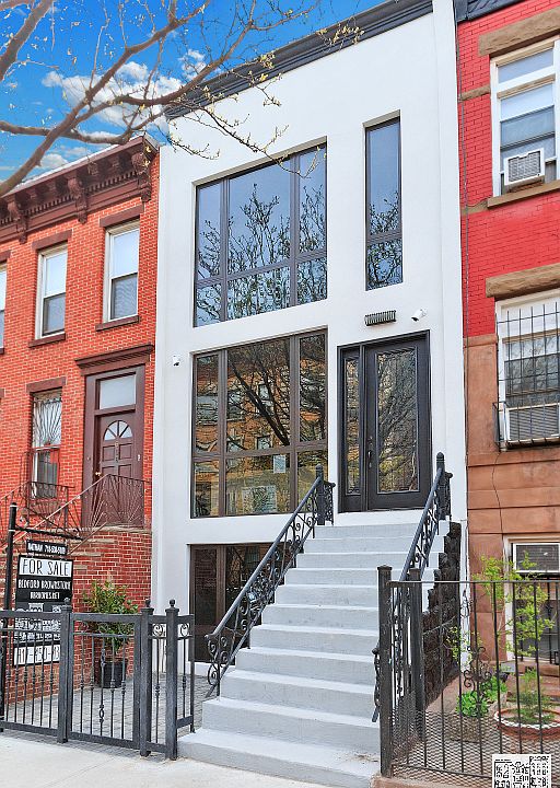 1st image of 654A Halsey St