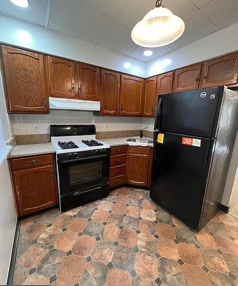 2710 N Taylor St — Photo 5