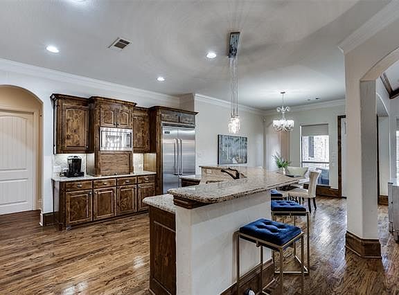 4th image of 6909 Portobello Dr