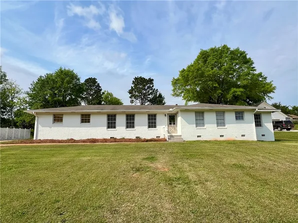 1806 Oak Bowery Rd, Opelika, AL 36801