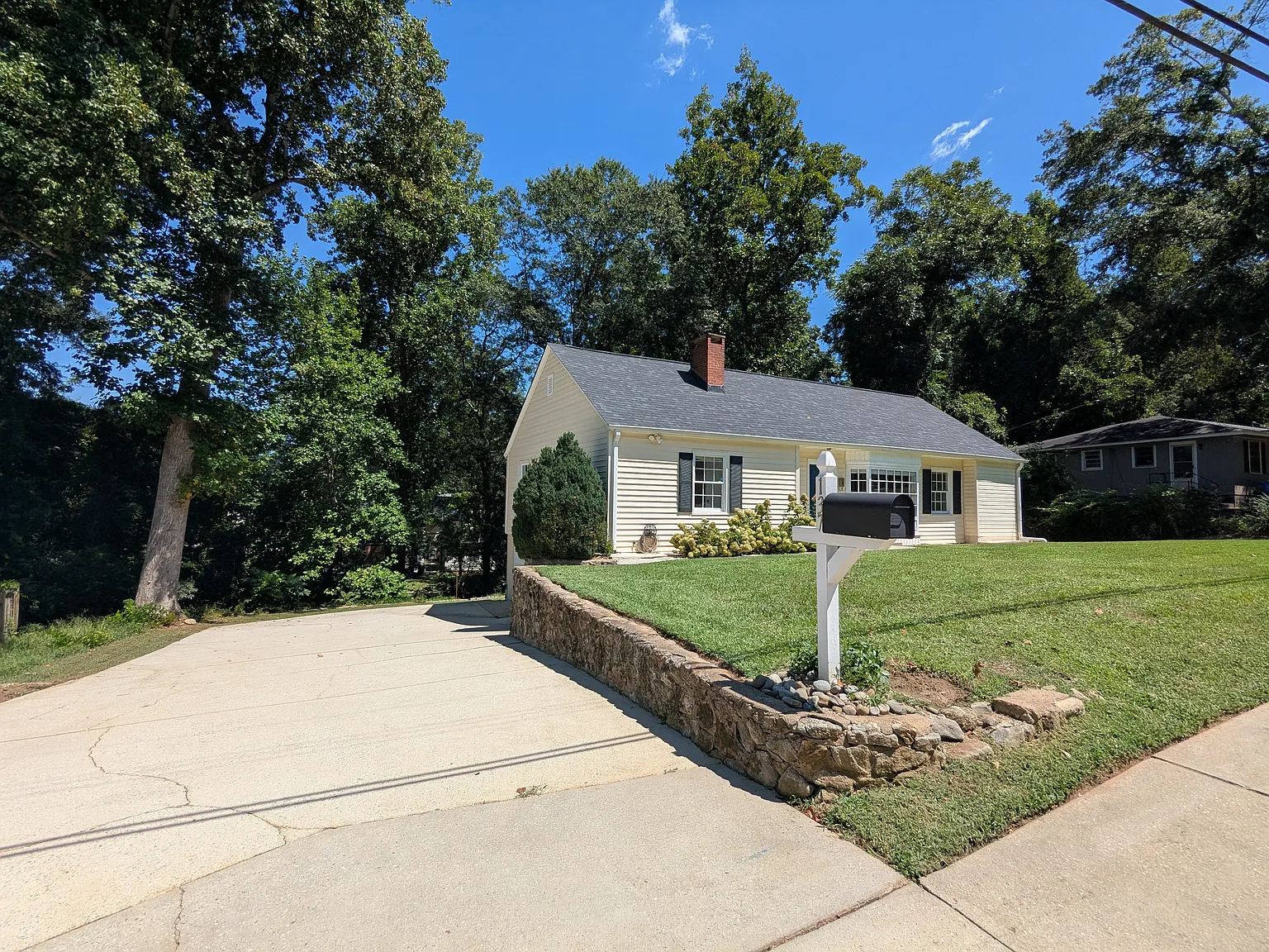 3 bed, 1691 sqft, $2,395 — Photo 2