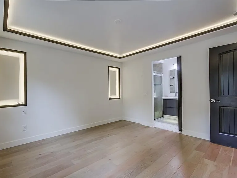 2550 Gregory Dr — Photo 38