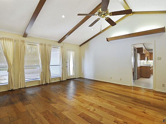 4th image of 5908 Stoneleigh Dr