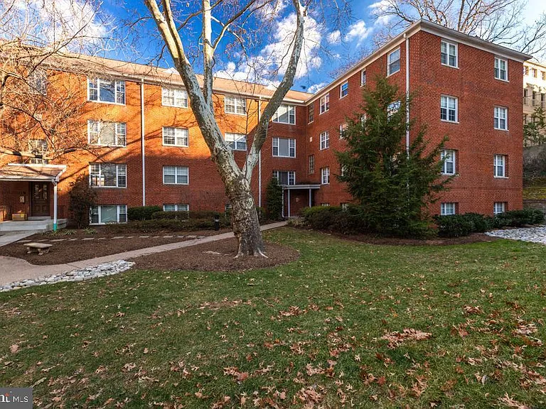 1423 N Nash St #207 — Photo 4