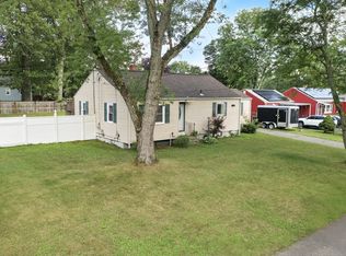 35 Juniper Dr, Springfield, MA 01119