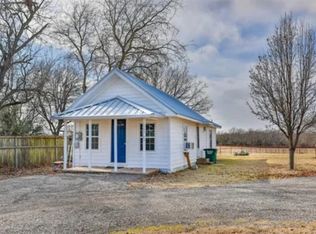 1905 1/2 Rice Ave, Gainesville, TX 76240