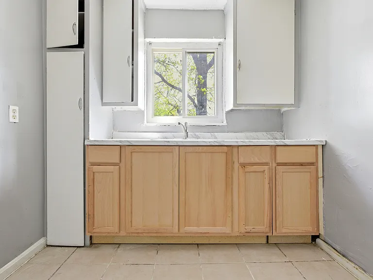 2715 Noble Rd #205 — Photo 7
