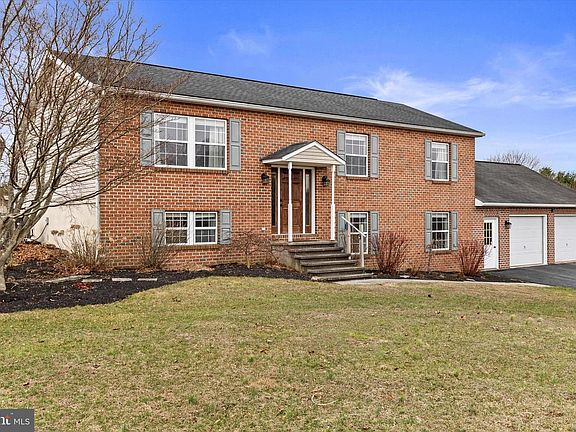 4th image of 635 Newport Rd