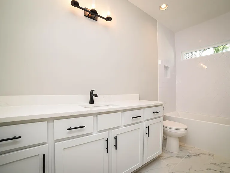 622B Benton Ave — Photo 10