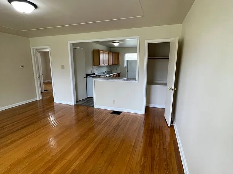 Nola Court Apartments — Photo 59