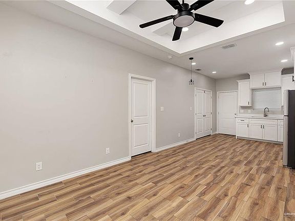 4th image of 2709 E Israel Ave #1
