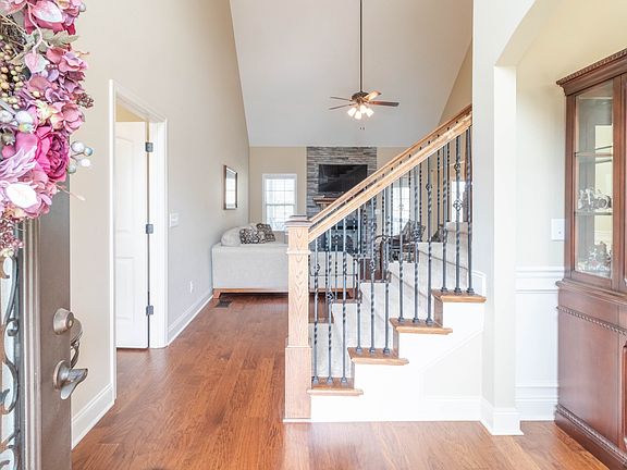 4th image of 210 Melbourne Dr