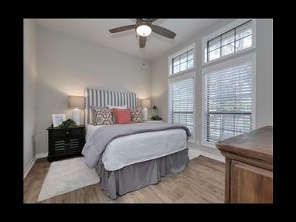4th image of 1402 Hideaway Ln W