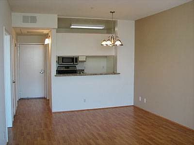 3rd image of 10650 Moorpark St