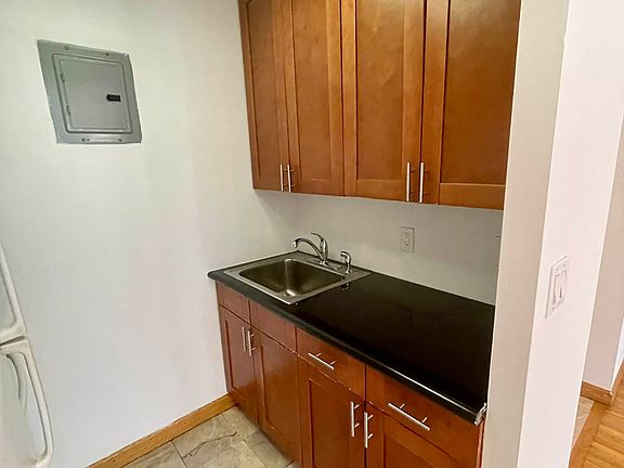4th image of 370 W 30th St APT 12C