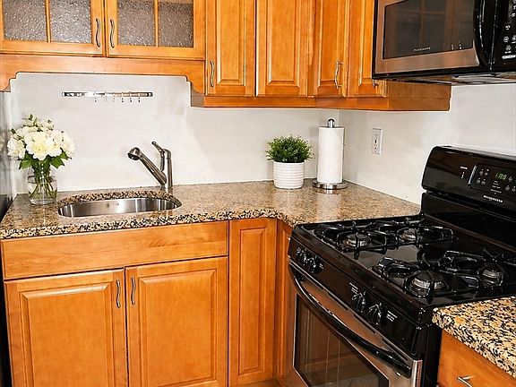 4th image of 105 E Brookline St #2