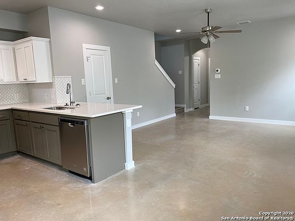 4th image of 723 S Olive St #101