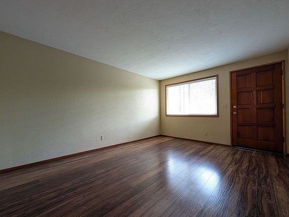 2nd image of 2222 Willamette St #2222WILL-10