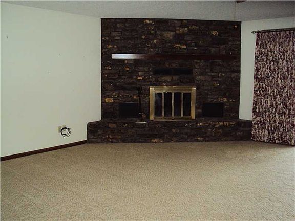 2nd image of 6 Brighstone Ln