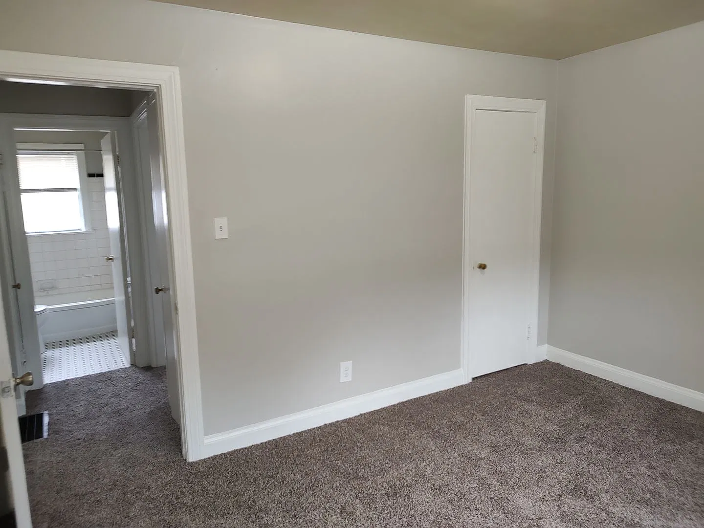 44th Street Apts. — Photo 3