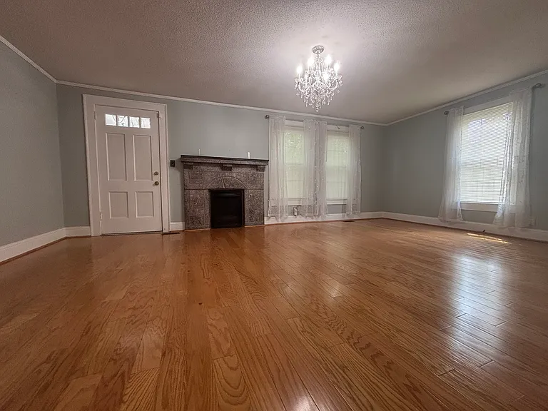 1302 N Mebane St — Photo 4