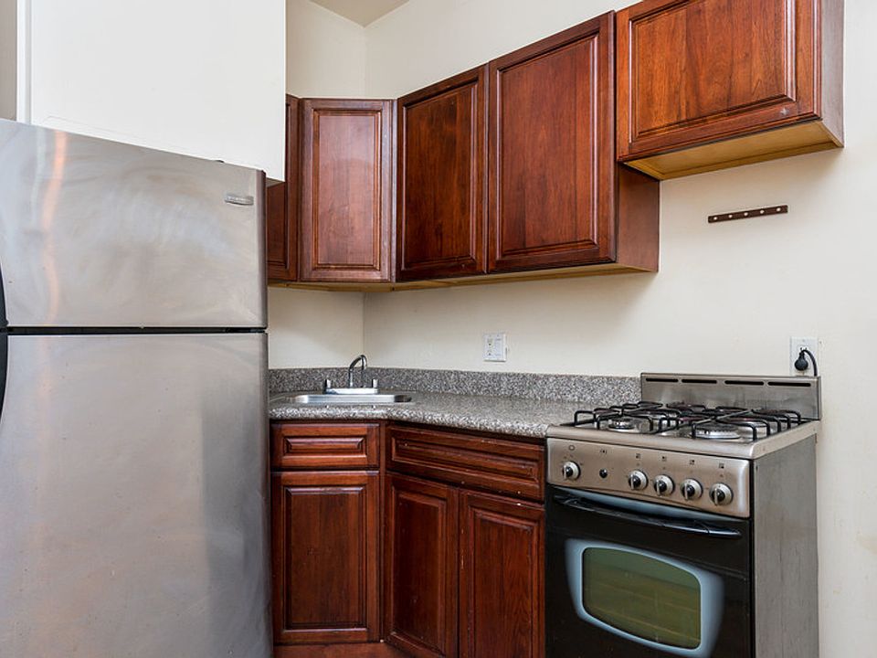 1st image of 160 Humboldt St #2R