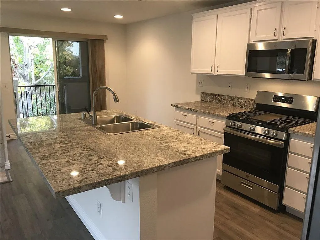 5005 Codorniz Way — Photo 2