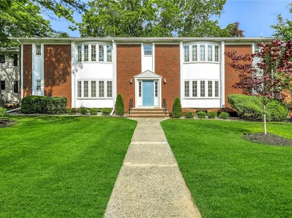 98 Bon Aire Circle, Suffern, NY 10901