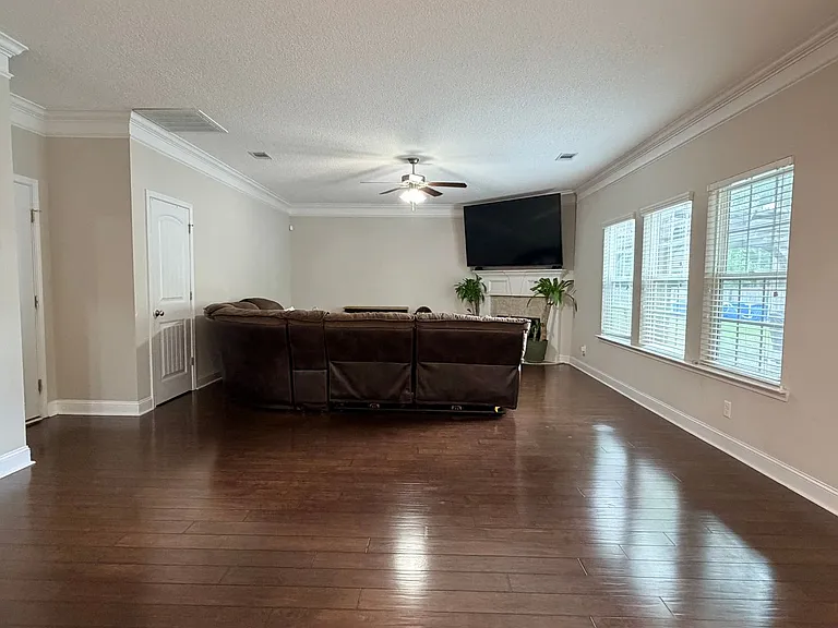 44 NE Mount Vernon Ter — Photo 12