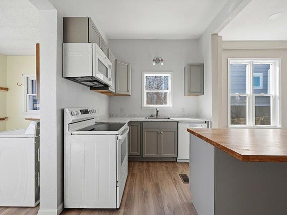 5th image of 8 Parkdale Ave
