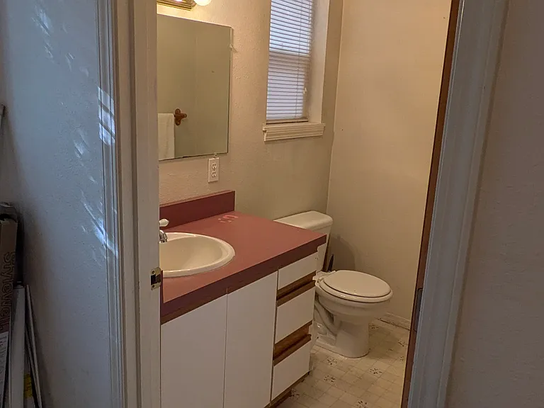 819 Devon Ct — Photo 12