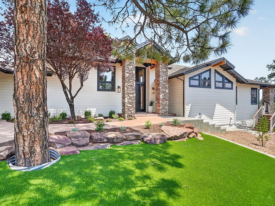 1st image of 810 N Chaparral Pines Dr