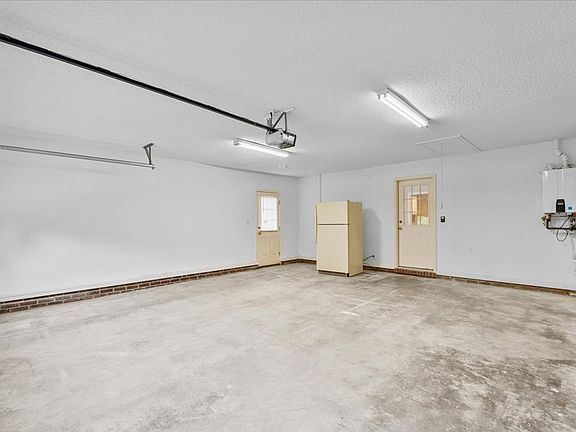 3rd image of 3011 Colony Dr