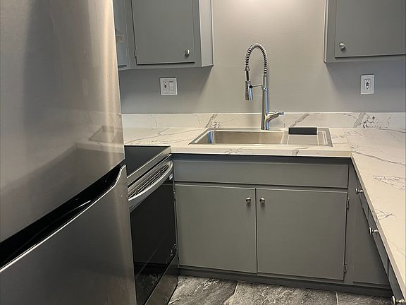 3rd image of 1614 Hudson St APT 205