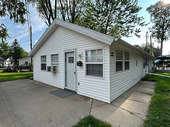 12759 Whispering Pines Dr #1, Wayland, MI 49348