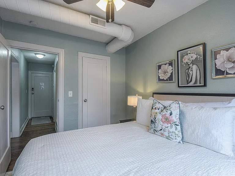 722 W 37th St #3 — Photo 18