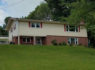135 Barberry Ln, Bristol, VA 24201