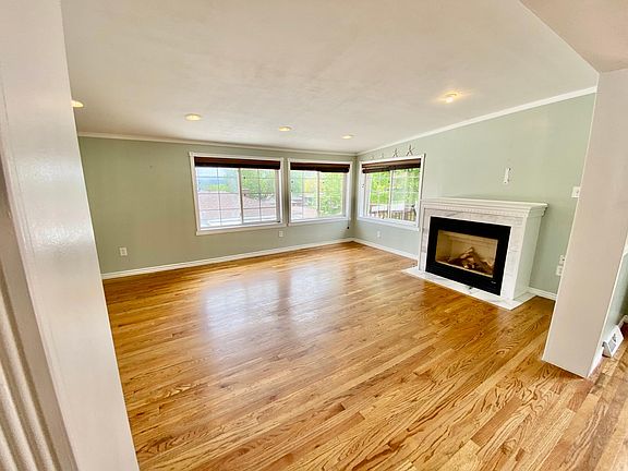 Living Area- upper unit
