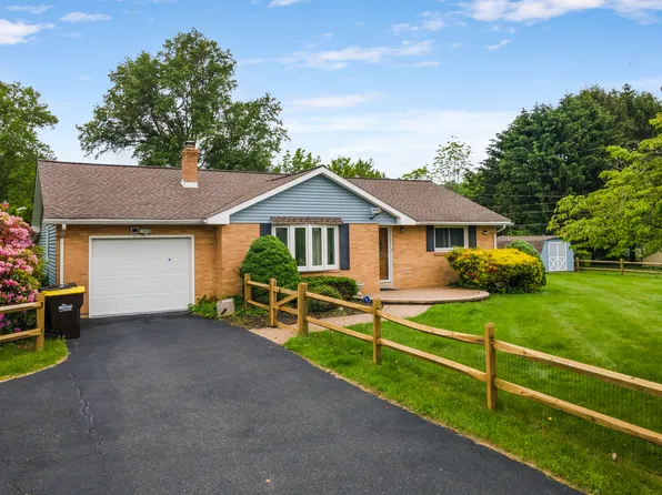 4408 Sunset Dr, Coopersburg, PA 18036