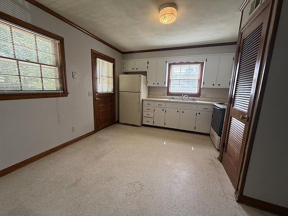 2nd image of 57 Sunrise Rd