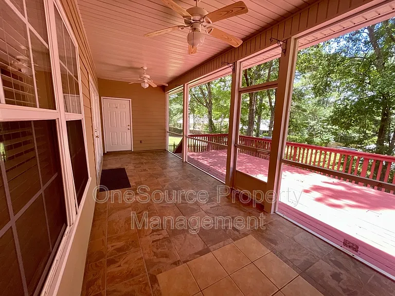 979 Watersview Dr — Photo 18