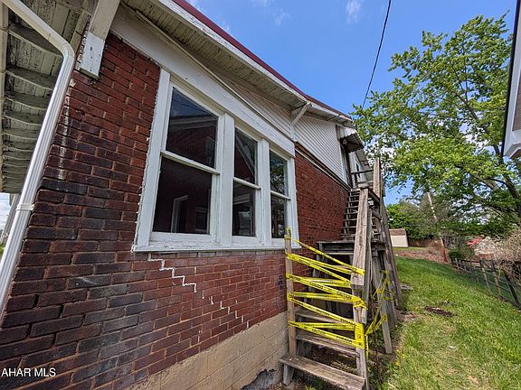3rd image of 1305 N 4th Ave