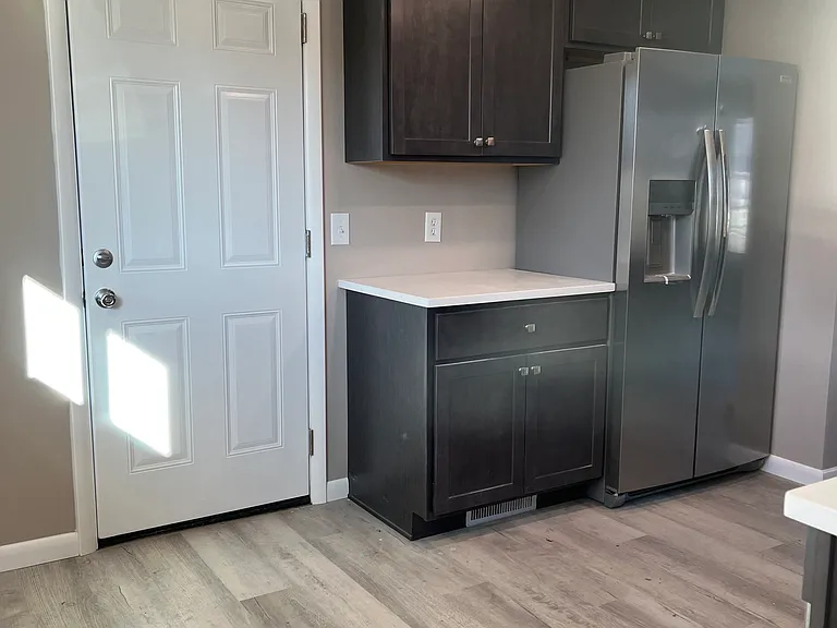 868 Mansfield St — Photo 4