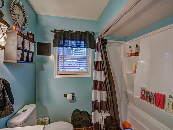 5th image of 270 W Sanilac Rd