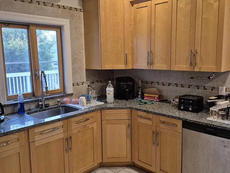247 Perrine Ave — Photo 2