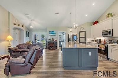 5th image of 10 Bishop Ln