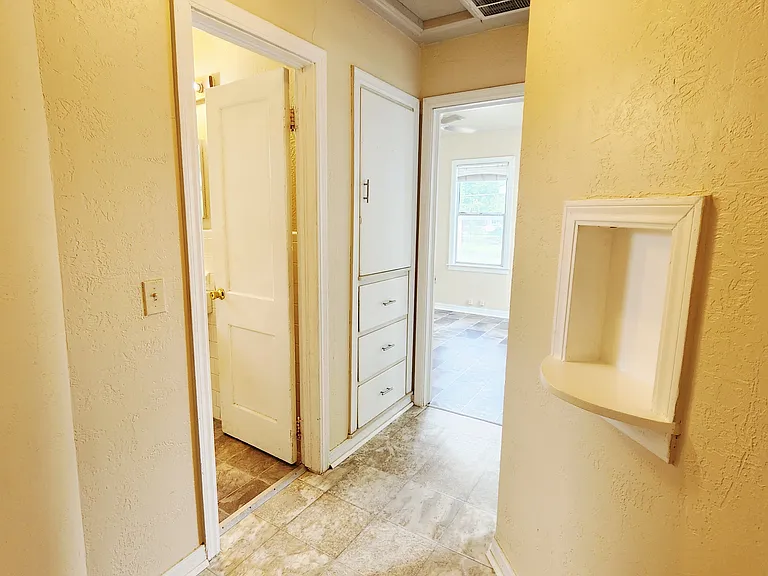 2407 SW B Ave — Photo 5