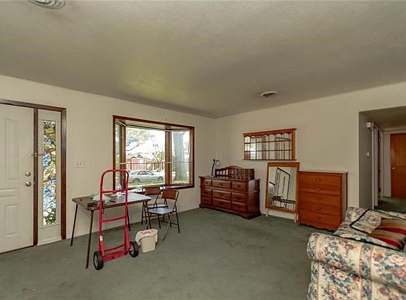 2nd image of 2215 Pennsylvania St