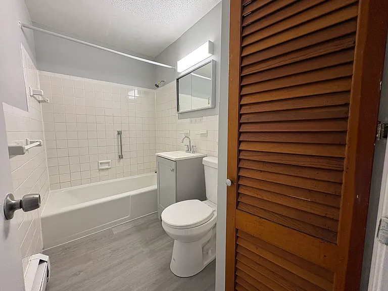 138 Store Ave #3F — Photo 8